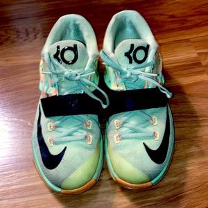 KD VII Easter Liquid Lime sneakers. Kids size 5, women’s size 6.5